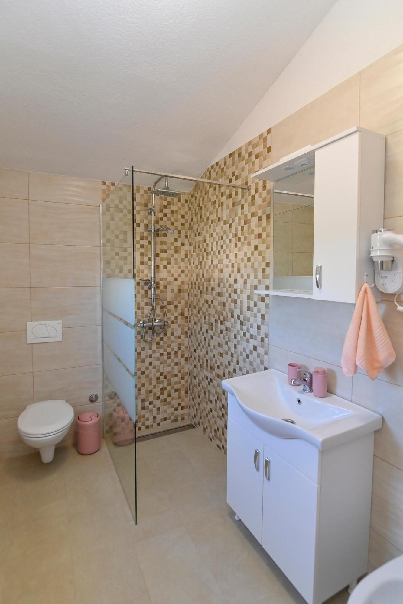 Gabonjin Vacation House Ulika מראה חיצוני תמונה