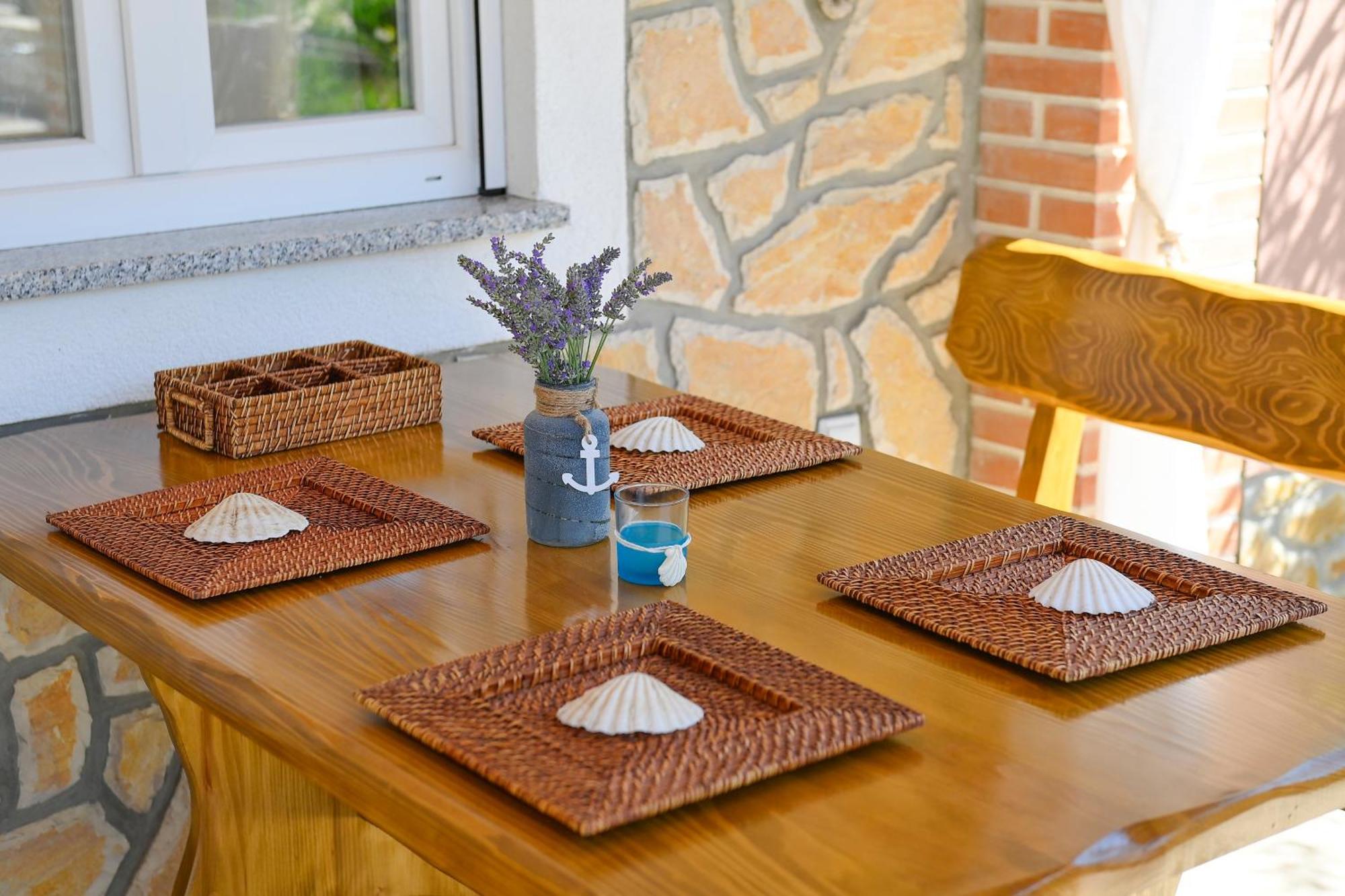 Gabonjin Vacation House Ulika מראה חיצוני תמונה