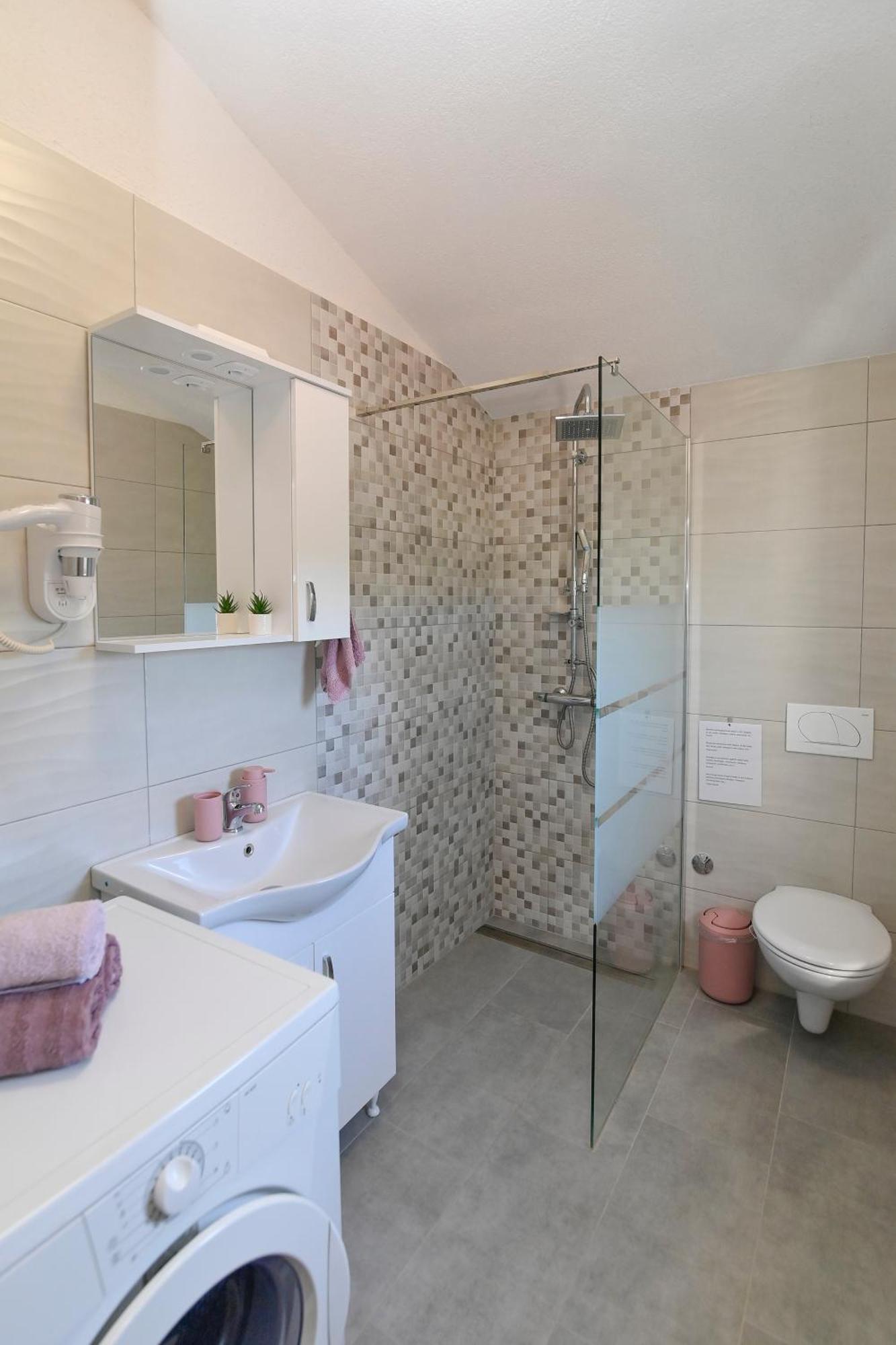 Gabonjin Vacation House Ulika מראה חיצוני תמונה