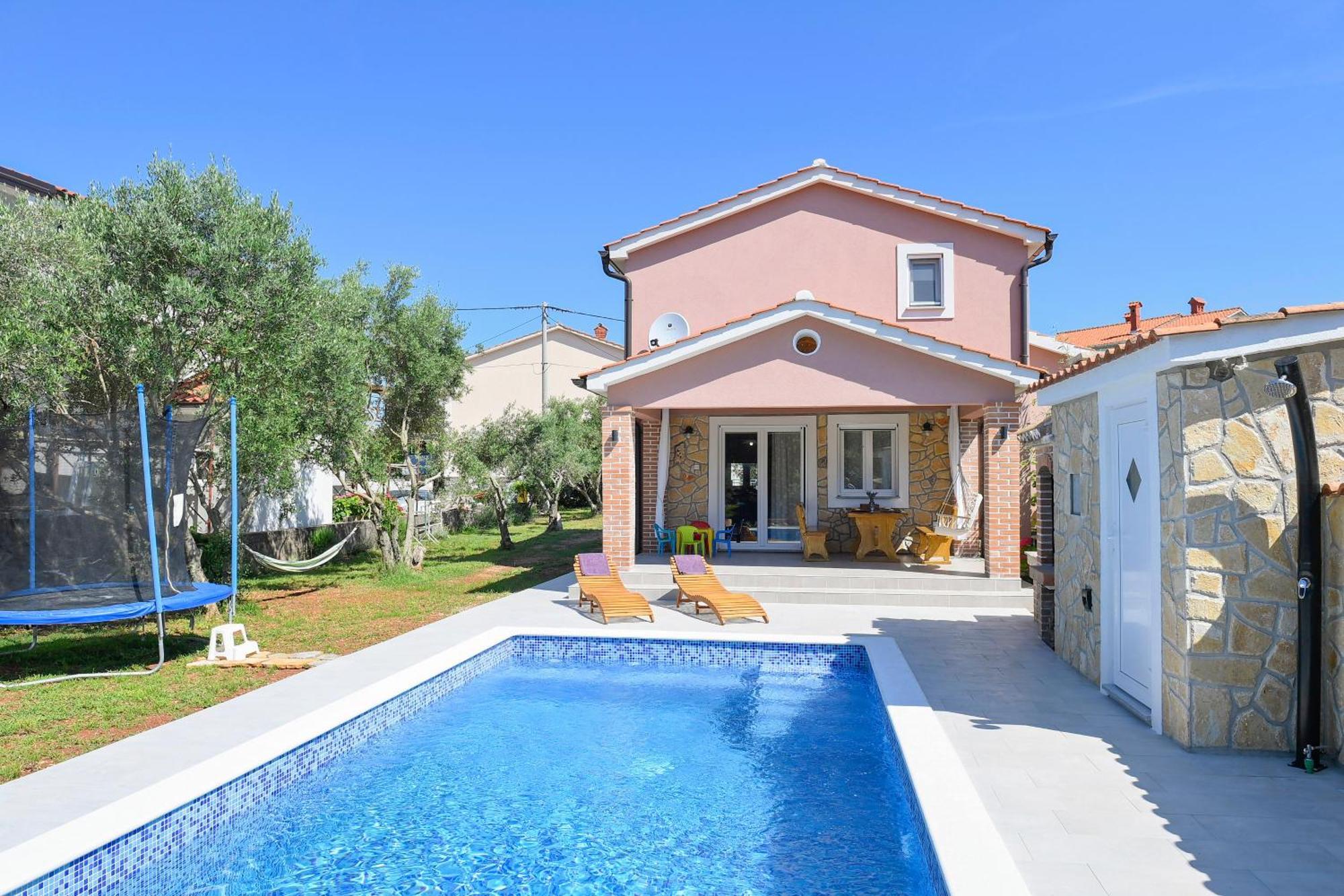 Gabonjin Vacation House Ulika מראה חיצוני תמונה