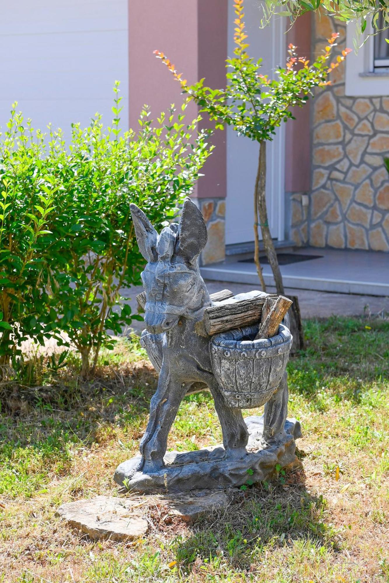 Gabonjin Vacation House Ulika מראה חיצוני תמונה